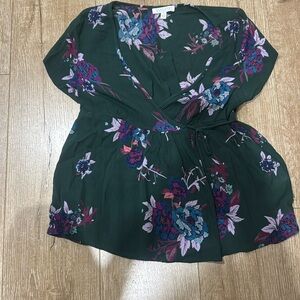 Green flower wrap top size small